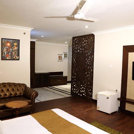 Hotel Imperial Executive Ludhiana Bagian luar foto