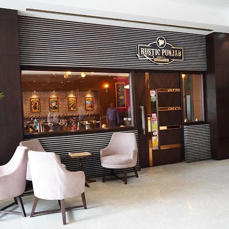 Hotel Imperial Executive Ludhiana Bagian luar foto
