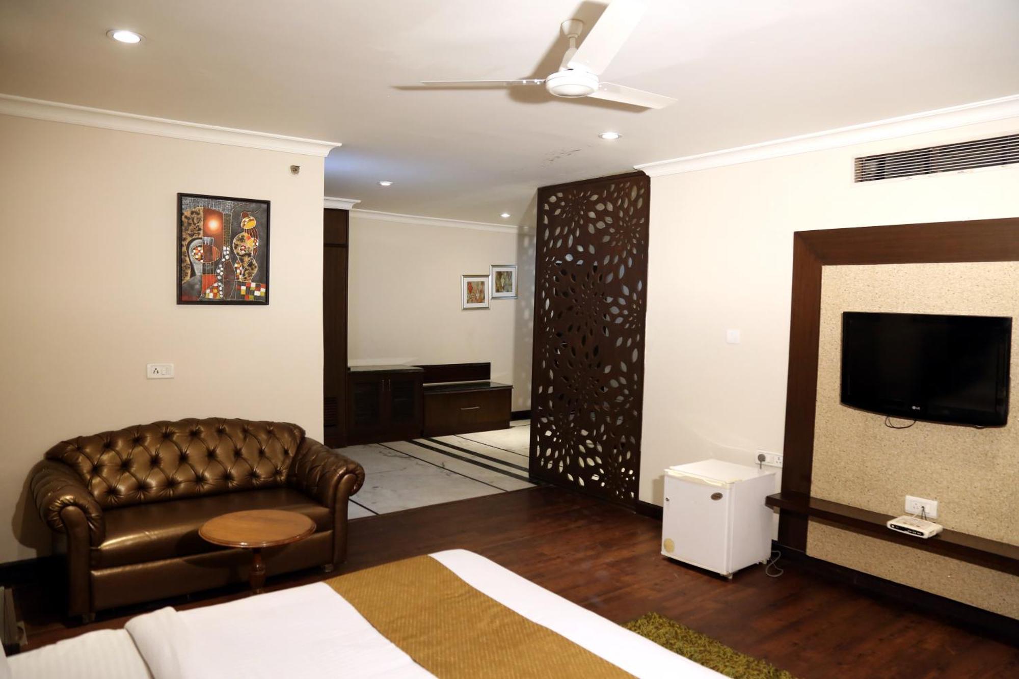 Hotel Imperial Executive Ludhiana Bagian luar foto