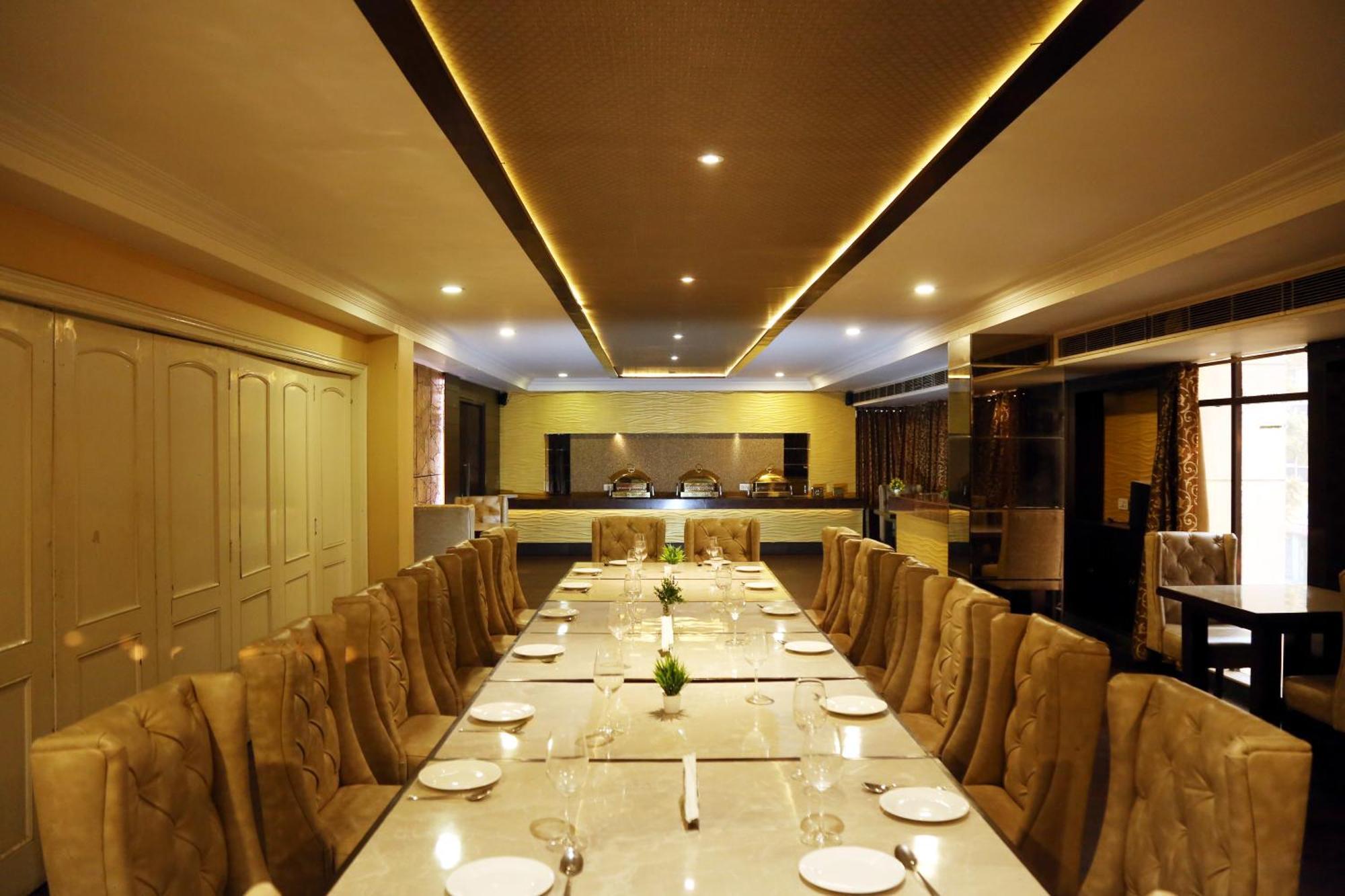 Hotel Imperial Executive Ludhiana Bagian luar foto