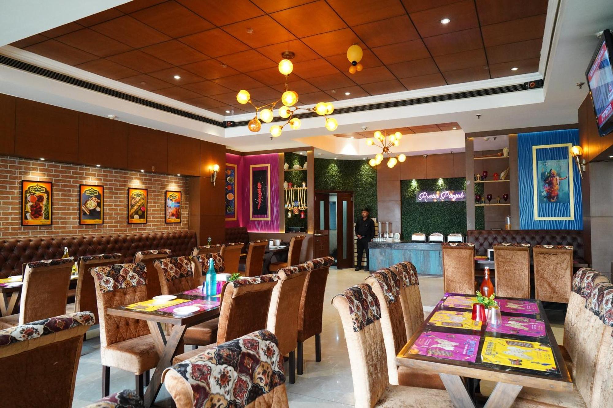 Hotel Imperial Executive Ludhiana Bagian luar foto