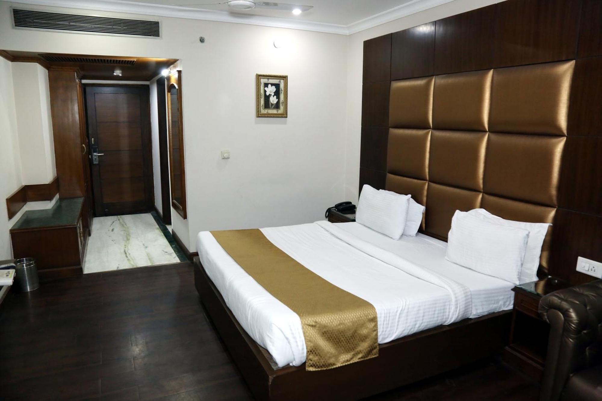 Hotel Imperial Executive Ludhiana Bagian luar foto