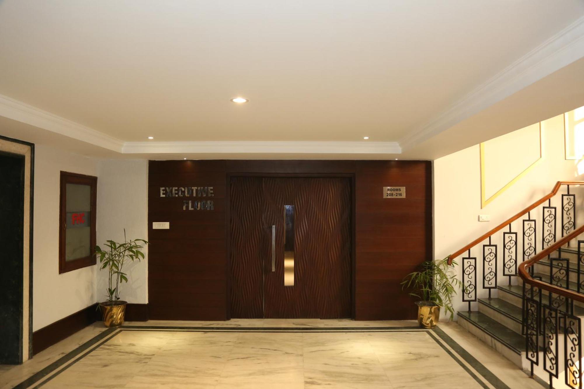 Hotel Imperial Executive Ludhiana Bagian luar foto
