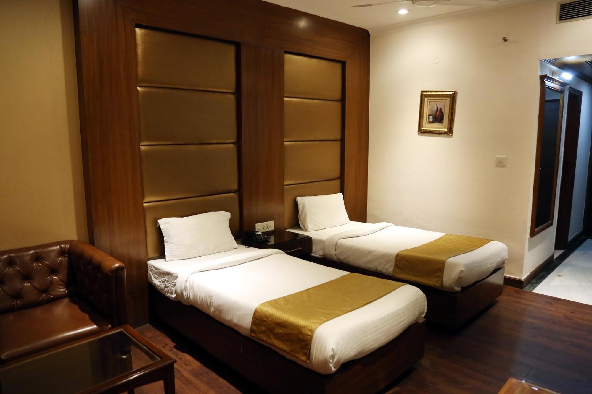 Hotel Imperial Executive Ludhiana Bagian luar foto