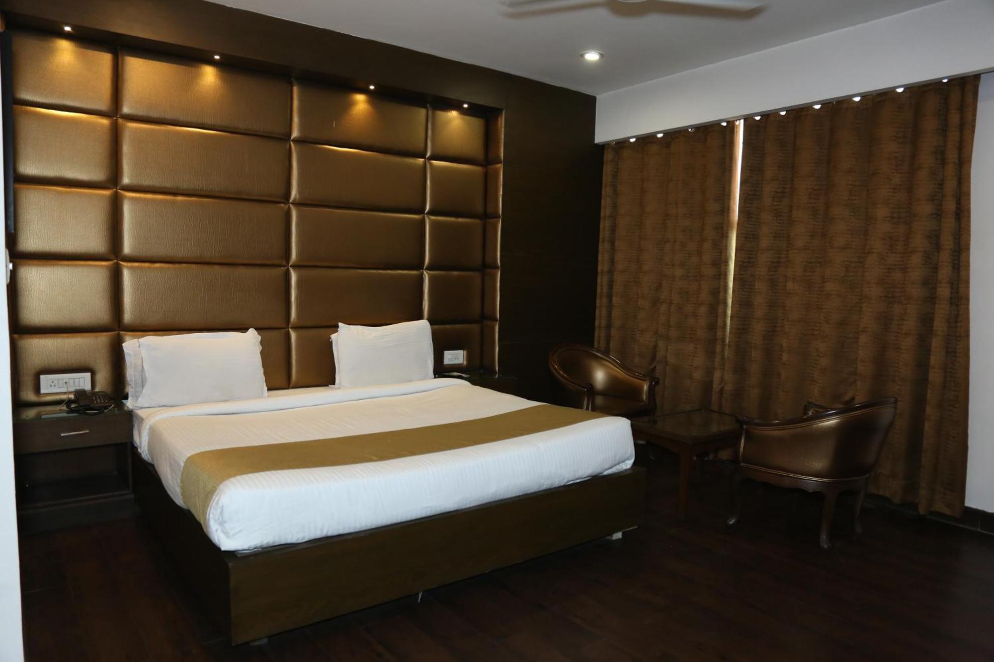 Hotel Imperial Executive Ludhiana Bagian luar foto